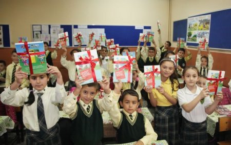 Geri dönüşüm defterleri öğrencilerin yüzünü güldürdü