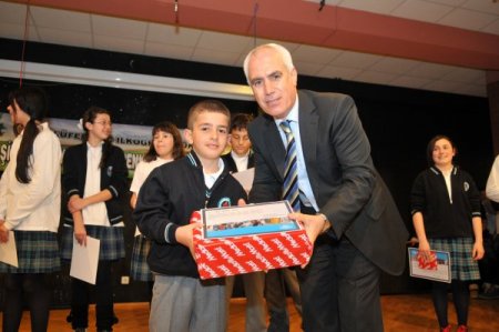 Geri Dönüşüm İçin Bir Ton 47 Kilo Atık Toplayan Öğrenci Ödülünü Aldı