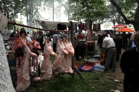 Geyikkoşan Güreşleri’nde pehlivanlar er meydanında