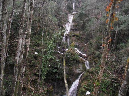 Geyve Boğazı Akancılar Şelaleleri sonbaharda bir başka güzel