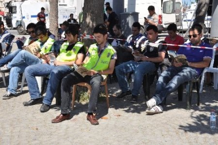 'Gezi' nöbetindeki polise kitap terapisi