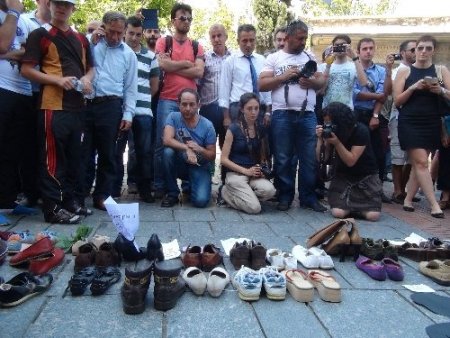 Gezi Parkı için ayakkabı çıkardılar