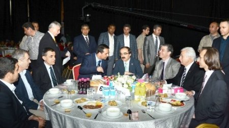 Gıda toptancıları, geleneksel yemekte bir araya geldi