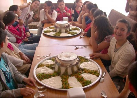 Gimder'den Sbs Öğrencilerine Maklube İkramı