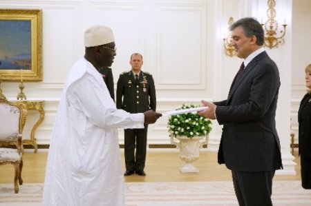 Gine Büyükelçisi, Cumhurbaşkanı Gül'e güven mektubu sundu