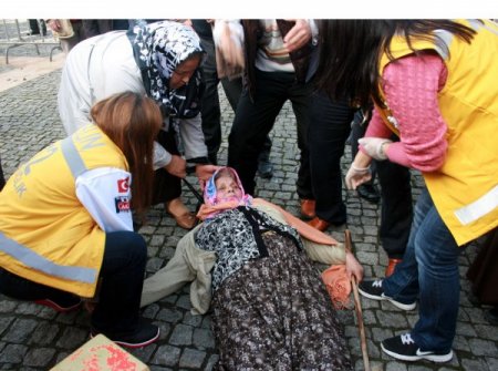 Giresun Hükümet Konağı önünde çöp arbedesi