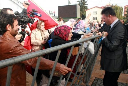 Giresun Hükümet Konağı önünde çöp arbedesi