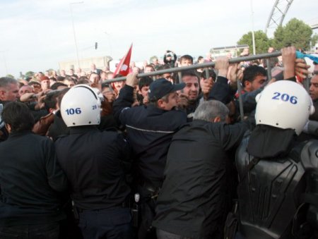 Giresun Hükümet Konağı önünde çöp arbedesi