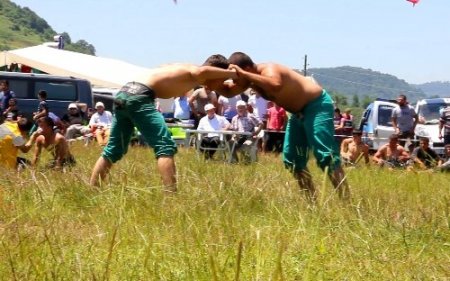 Giresun yaylalarında yiğitler çıktı meydane