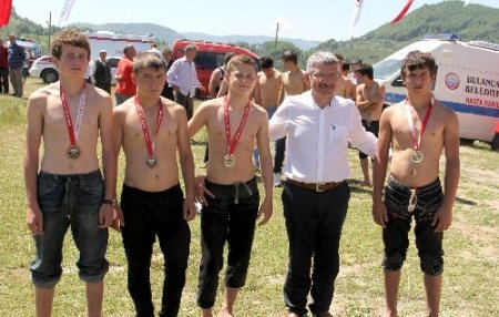 Giresun yaylalarında yiğitler çıktı meydane