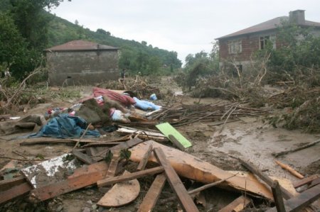 Giresun'da Sele Kapılan 2 Kişi Öldü