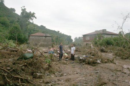 Giresun'da Sele Kapılan 2 Kişi Öldü