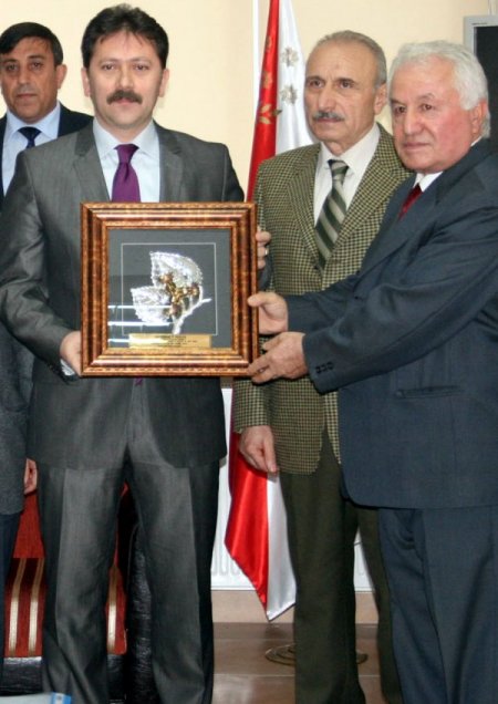 Giresunlu STK'lardan, Rektör Attar ve Emniyet Müdürü Bulak'a ödül