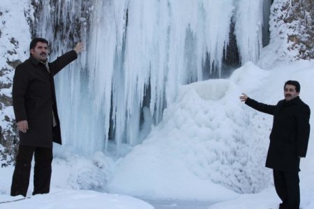 Girlevik Şelalesi dondu