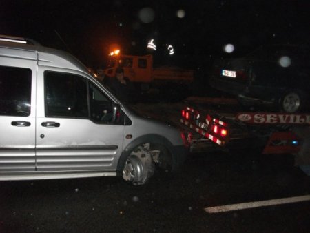 Gizli Buzlanma Yüzünden Bir Saatte 6 Kaza Meydana Geldi, 10 Kişi Yaralandı