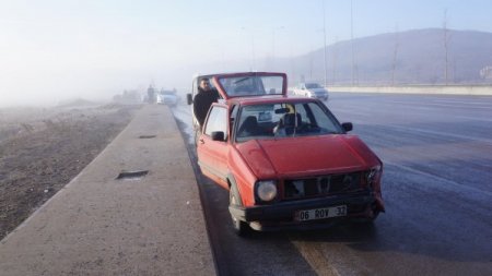 Gizli buzlanma zincirleme kazaya neden oldu: 3 yaralı