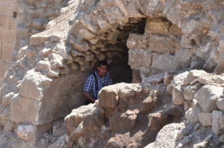 Göçük, Şanlıurfa Kalesi'nin altında yeni yerleşim yerini ortaya çıkardı