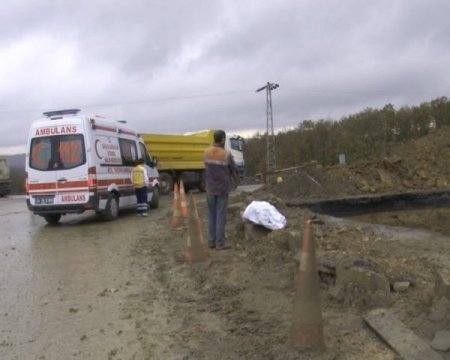 Göçük altında kalan işçi hayatını kaybetti