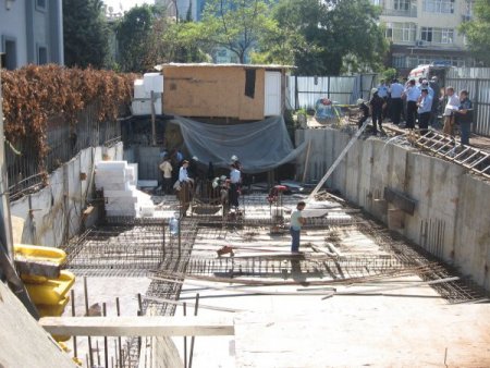 Göçük altında kalan işçi kurtarıldı