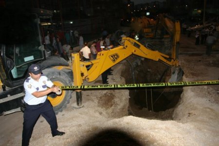 Göçük altında kalan işçi toprağa verildi