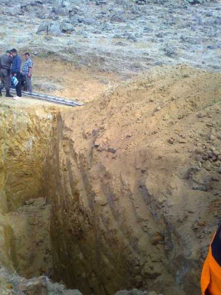 Göçük altında kalan muhtar yaşamını yitirdi