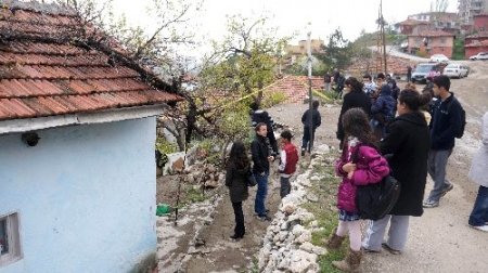 Göçükte kalan 3 yaşındaki çocuk ağır yaralandı