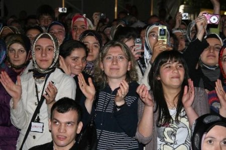 Göğebakan, Bursa Eğitim Ve Kültür Şenliği'nde Müzikseverleri Coşturdu