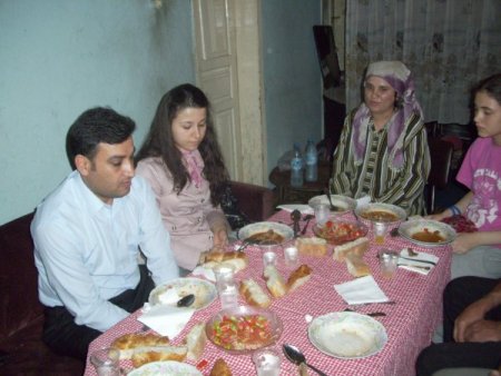 Gökçebey Kaymakamı Halit Benek Yoksul Ailelerin Sofrasına Konuk Oluyor