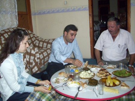 Gökçebey Kaymakamı Halit Benek Yoksul Ailelerin Sofrasına Konuk Oluyor