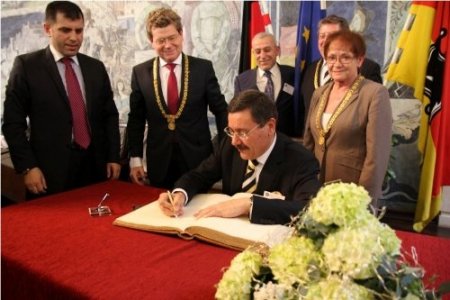 Gökçek, Avrupa Ödülü Kazanan Kentler Birliği Başkanlığı’na ikinci kez seçildi