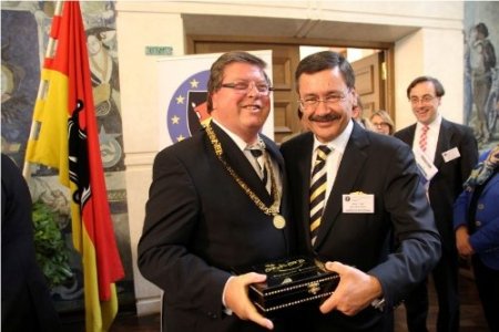 Gökçek, Avrupa Ödülü Kazanan Kentler Birliği Başkanlığı’na ikinci kez seçildi