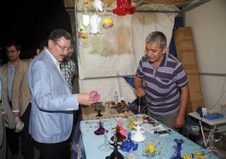 Gökçek, Gençlik Parkı'ndaki Ramazan Stantlarını Gezdi