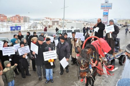 Gökçek 'atbüs' eylemine tepki gösterdi
