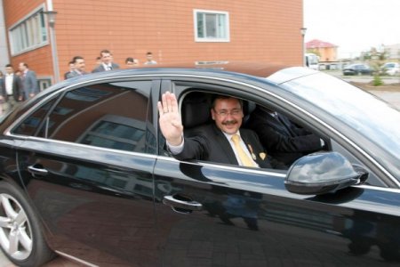 Gökçek İle Birliktetürk Lisesi’ni Ziyaret Eden Astana Valisi Piyano Çaldı