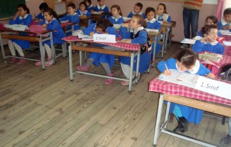 Gökçeler Köyü İlkokulu'nda üç sınıfa tek öğretmen bakıyor