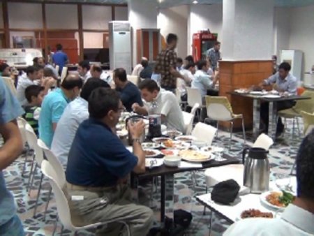 Gökkuşağı Derneği İftar Verdi