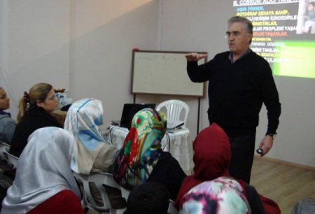 Gökkuşağı Eğitim ve Yardımlaşma Derneği'nden aile semineri