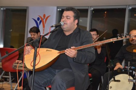 Gökmen, türküleriyle öğretmenlere moral verdi