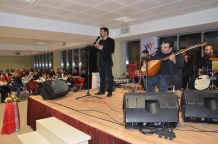 Gökmen, türküleriyle öğretmenlere moral verdi