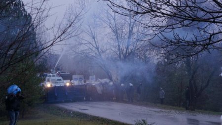 Göktürk-2 törenini bahane eden grup, ODTÜ’yü savaş alanına çevirdi