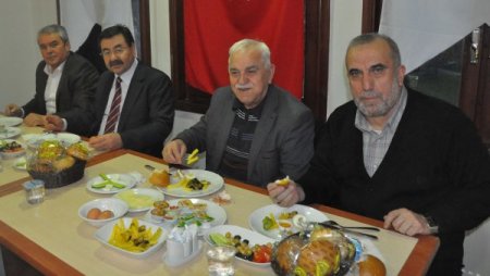 Gölbaşı Belediyesi'nden cami cemaatine kahvaltı