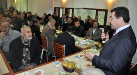 Gölbaşı Belediyesi'nden cami cemaatine kahvaltı