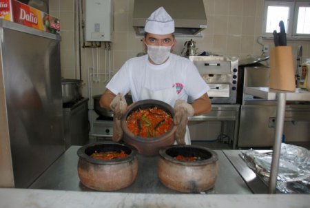 Gölbaşı Belediyesi'nden cenaze evlerine yemek hizmeti