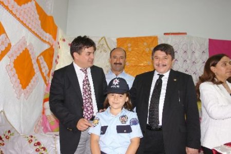 Gölbaşı Halk Eğitim Merkezi Yıl Sonu Sergisi Açtı