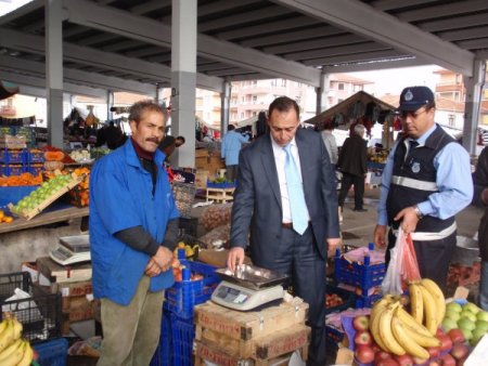 Gölbaşı pazarlarında teraziler kontrolden geçirildi