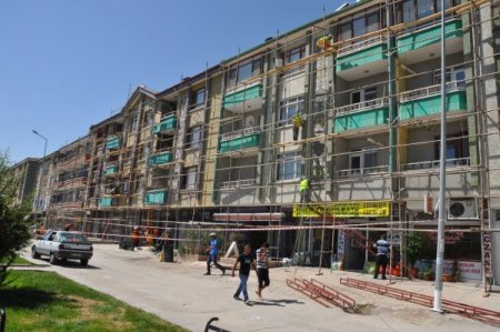 Gölbaşı'nda Konya yolu üzerindeki binaların cepheleri yenileniyor