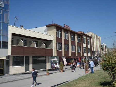 Gölbaşı'nda Konya yolu üzerindeki binaların cepheleri yenileniyor