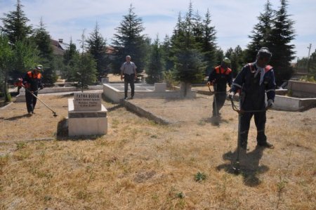 Gölbaşı'nda Mezarlıklar Bayrama Hazırlanıyor