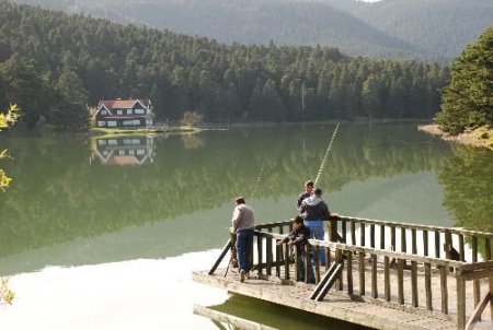 Gölcük Tabiat Parkı Tatilcileri Cezbediyor