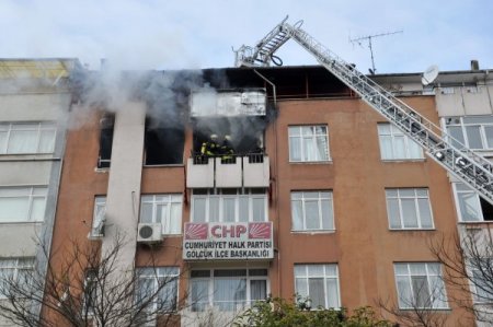 Gölcük'te korkutan yangın